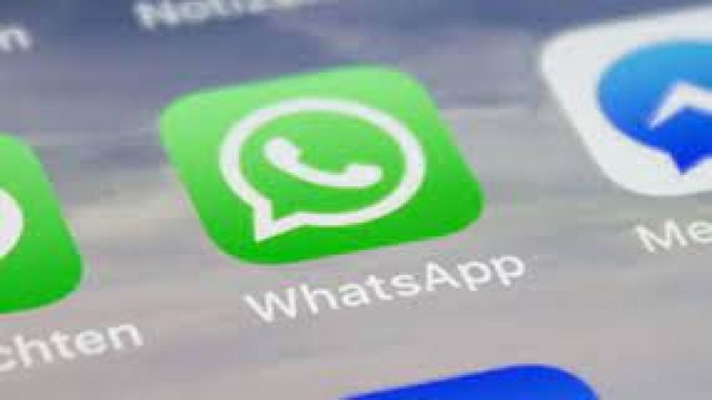 WhatsApp , potresti essere spiato : ecco come scoprire se qualcuno