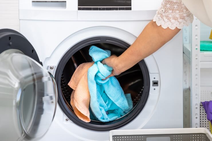 Lavatrice: i consigli per evitare gli sprechi e risparmiare in bolletta